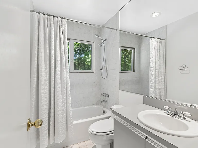 33 S Breeze Dr — Photo 11