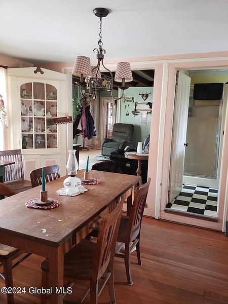 5th image of 344 Charlton Road
