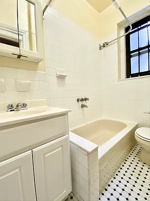 Rented by Bohemia Realty Group | media 8