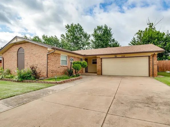 920 NE 6th St, Moore, OK 73160