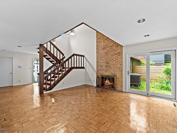 5th image of 42 Oakshore Dr