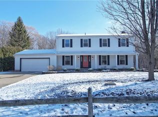 7821 Oakridge Dr, Concord Township, OH 44060