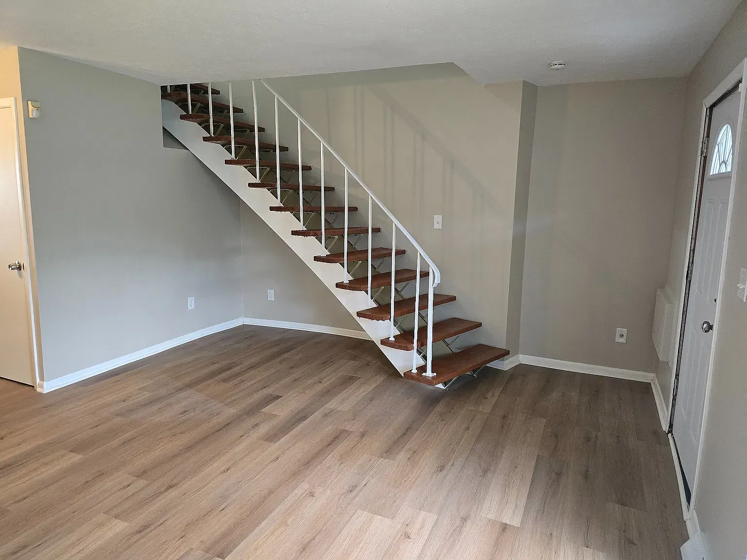 2 bed, 1074 sqft, $1,350 — Photo 3