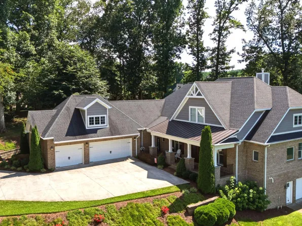 2389 Sawyers Pond Dr, Johnson City, TN 37604