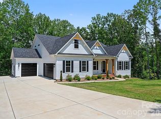 131 High Lake Dr, Statesville, NC 28677