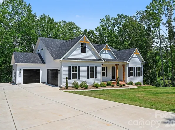 131 High Lake Dr, Statesville, NC 28677