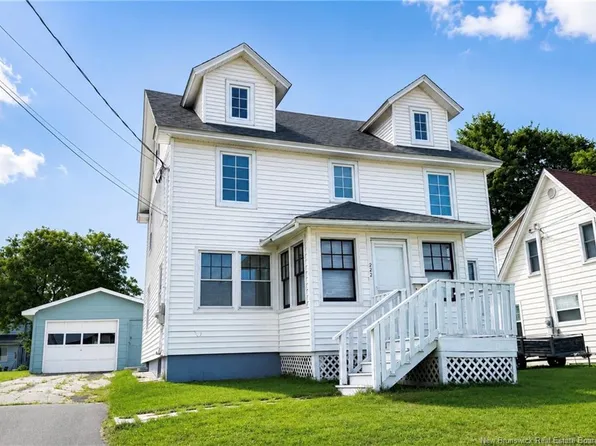 222 York St, Bathurst, NB E2A 1H1