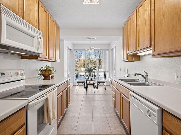 3rd image of 100 Clydesdale Trl APT 128