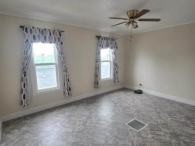 906 N Monroe St #3 — Photo 3