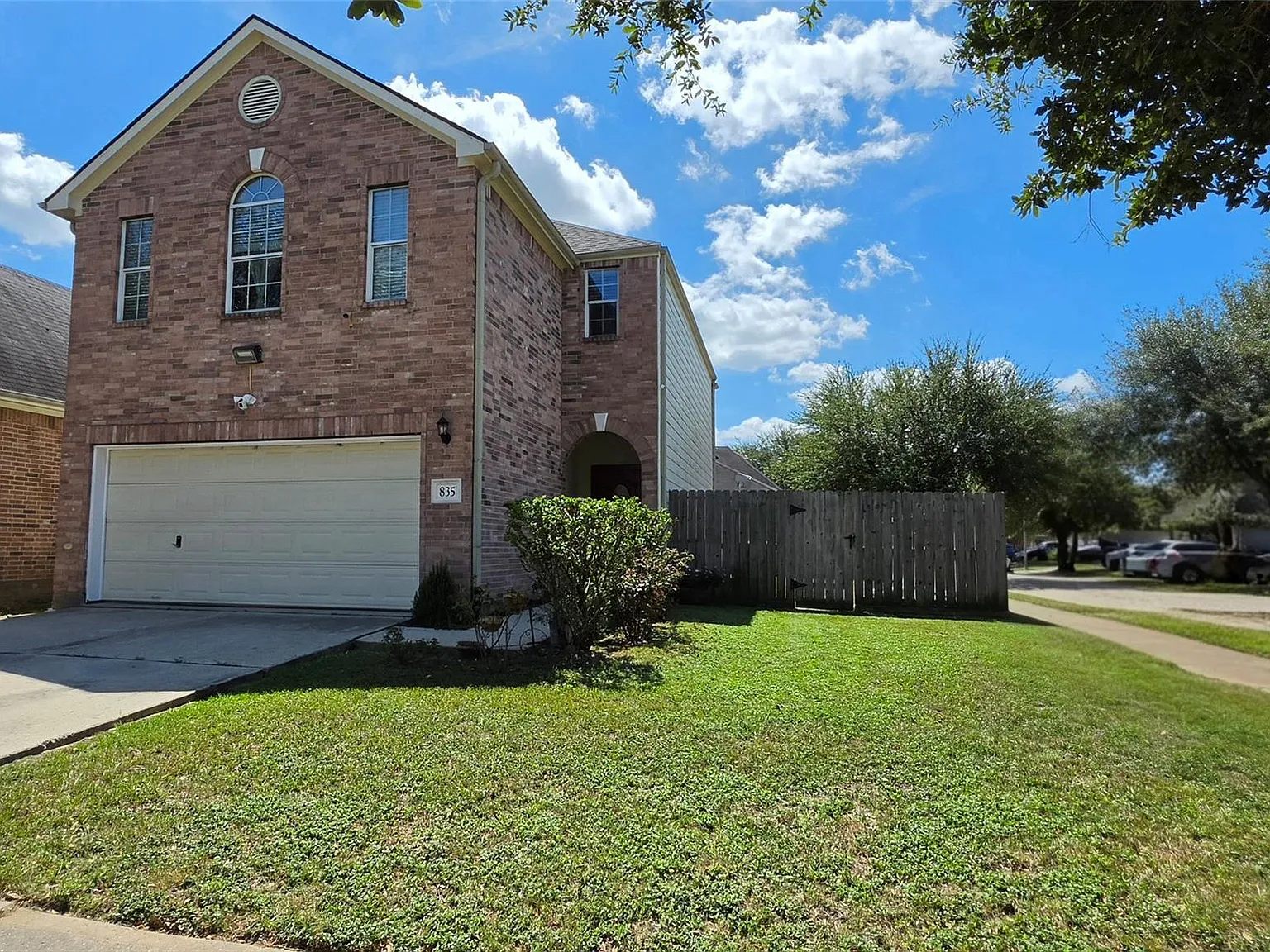 3 bed, 2.5 bath, 2197 sqft, $1,800 — Photo 1