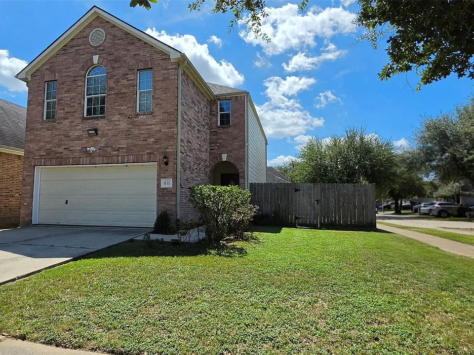 835 Forest Thicket Ln