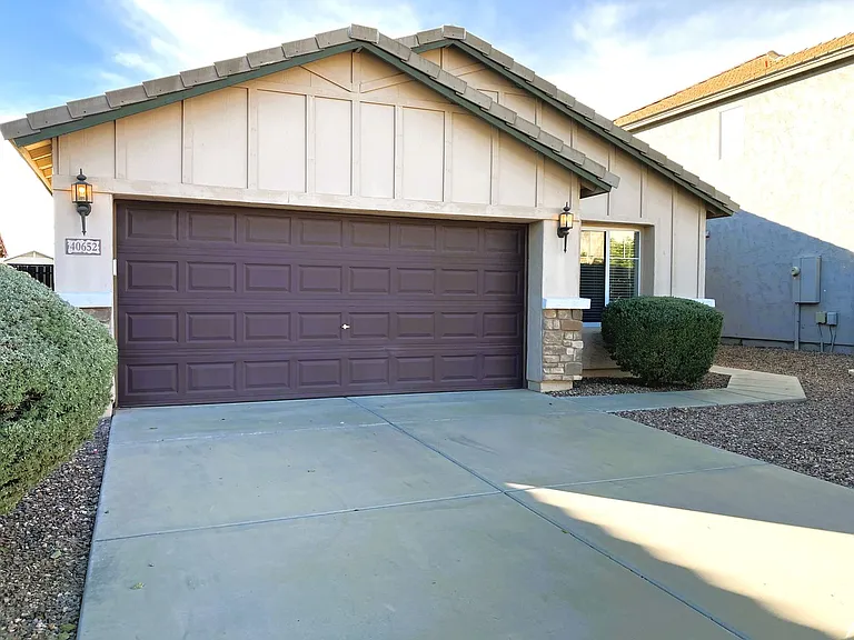 40652 N Scott Way — Photo 1
