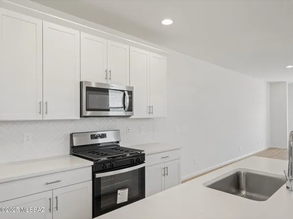 9876 N Solstice Ave, Tucson, AZ 85743