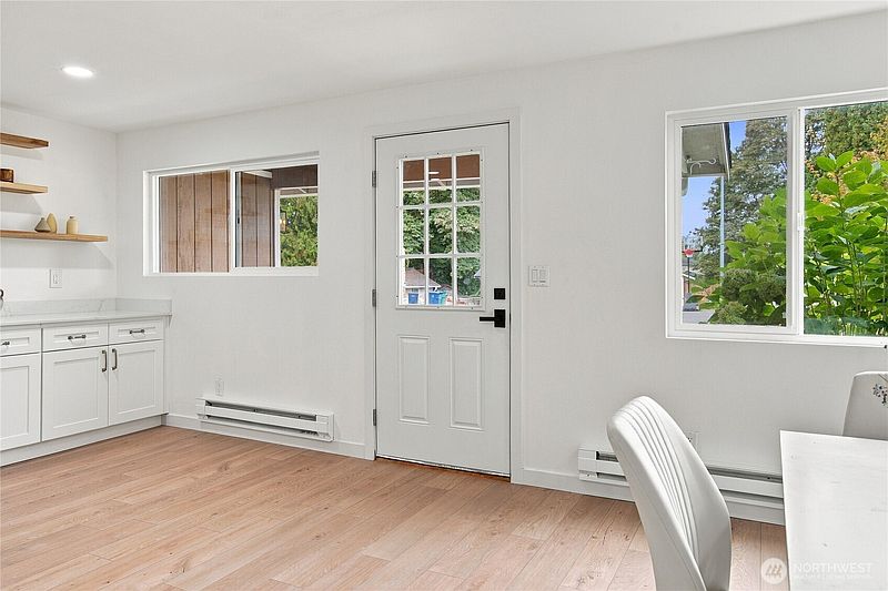 5th image of 8520 9th PL NE