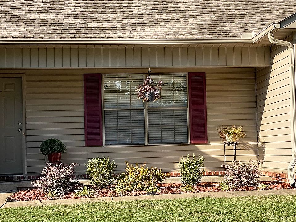 2nd image of 20 Rosebud Cir