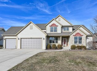 6612 W River Pointe Dr, Franklin, WI 53132