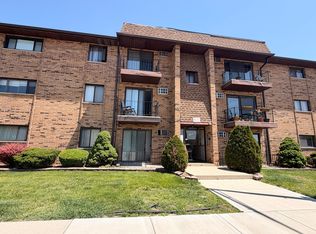 6348 Washington St APT 3D, Chicago Ridge, IL 60415