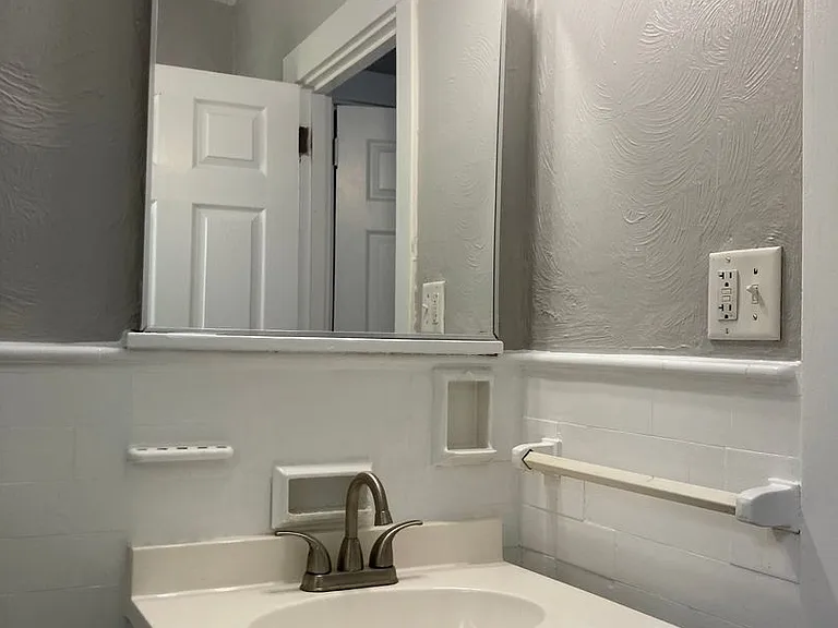 3056 Pinehurst Avenue — Photo 5