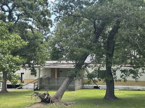 300 Linn St, Onalaska, TX 77360