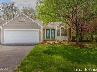 4275 Valleyside Ct NE, Grand Rapids, MI 49525