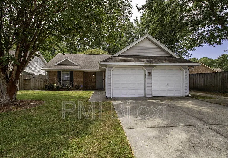 776 Whitney Dr — Photo 1