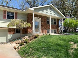 920 Dorton Ln, Liberty, MO 64068
