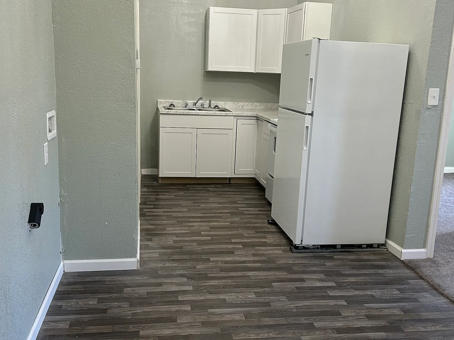 3 bed, 800 sqft, $1,195 — Photo 2