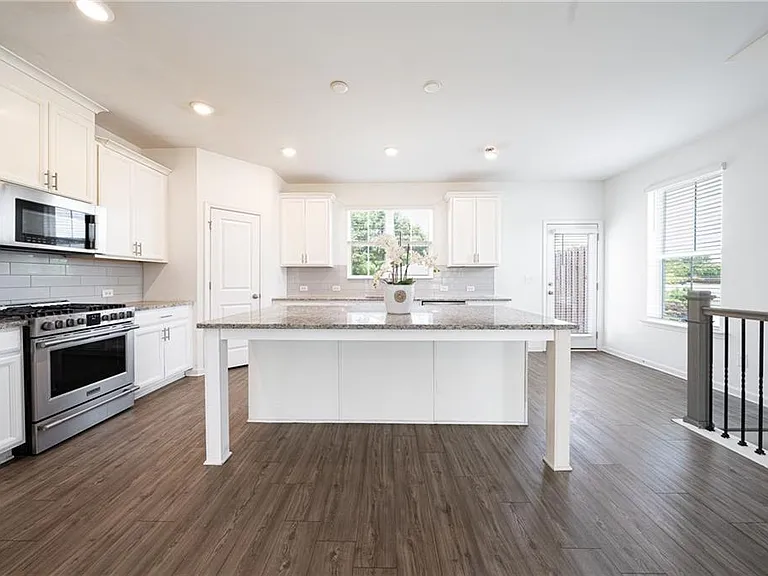 307 Danville Ave — Photo 11