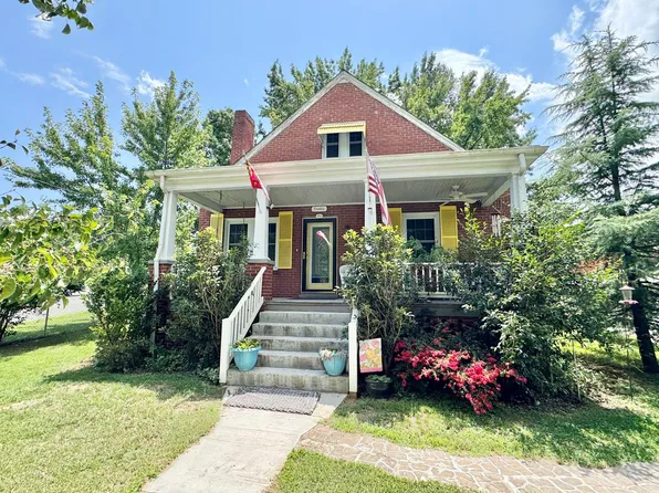 3722 Salem Tpke NW, Roanoke, VA 24017