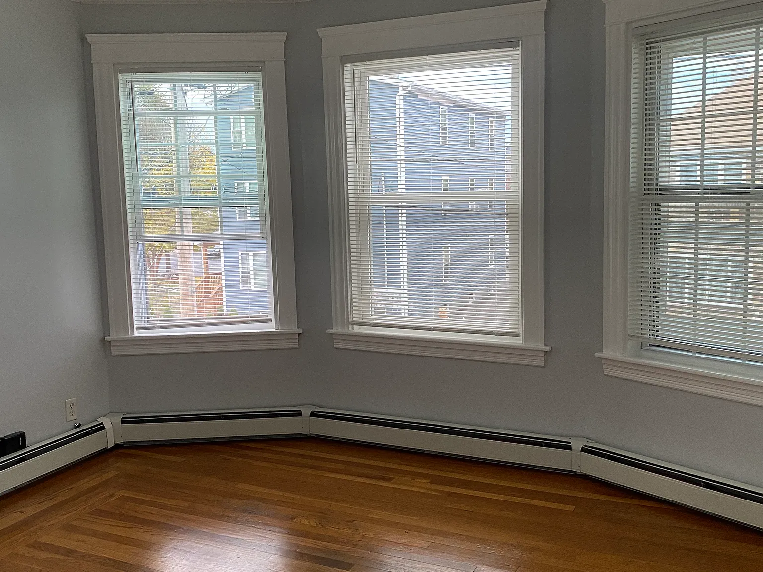 3 bed, 1300 sqft, $1,900 — Photo 3