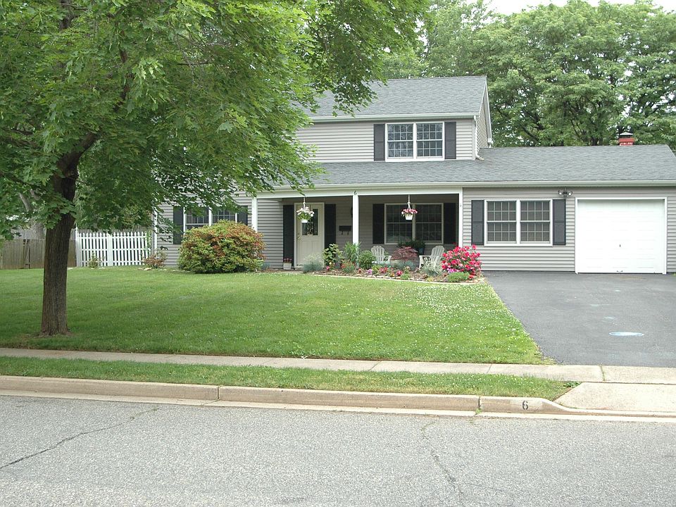 Great curb appeal - nicely landscaped 