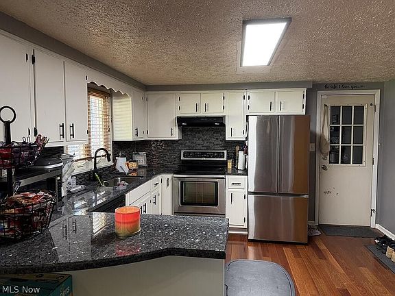 5th image of 893 Dresden Dr
