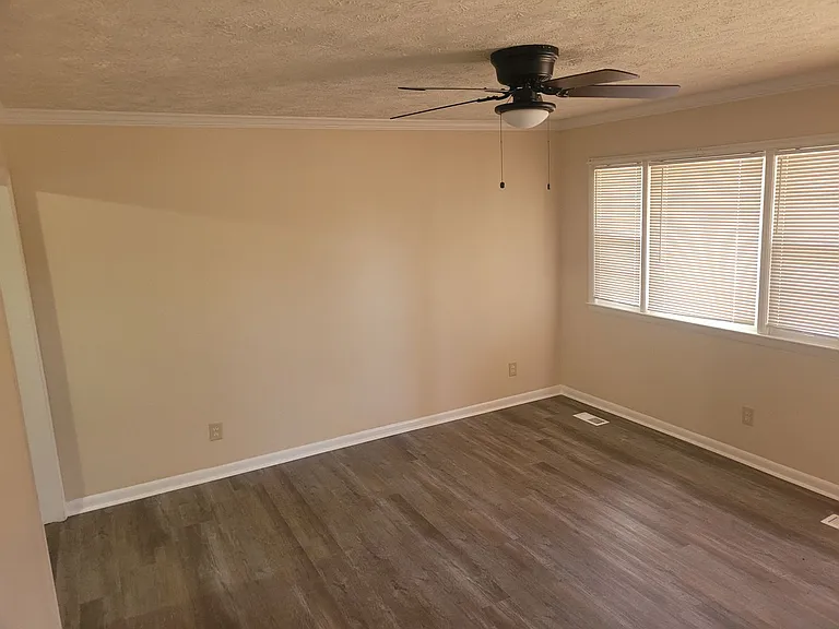 1219 Chilton Dr — Photo 5