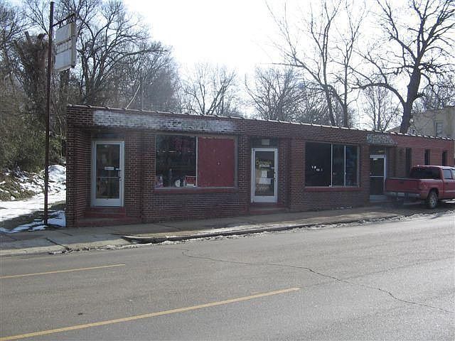 2nd image of 216 S Washington St