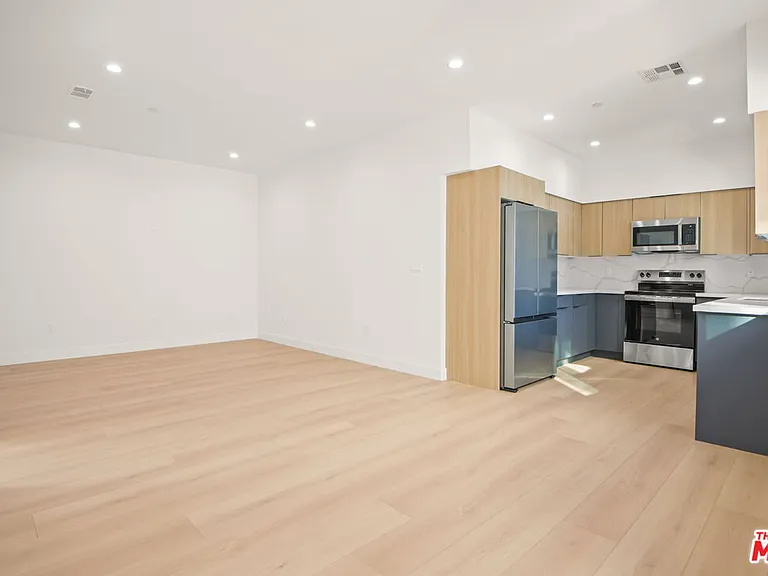 1709 S Burnside Ave #17091/2 — Photo 12