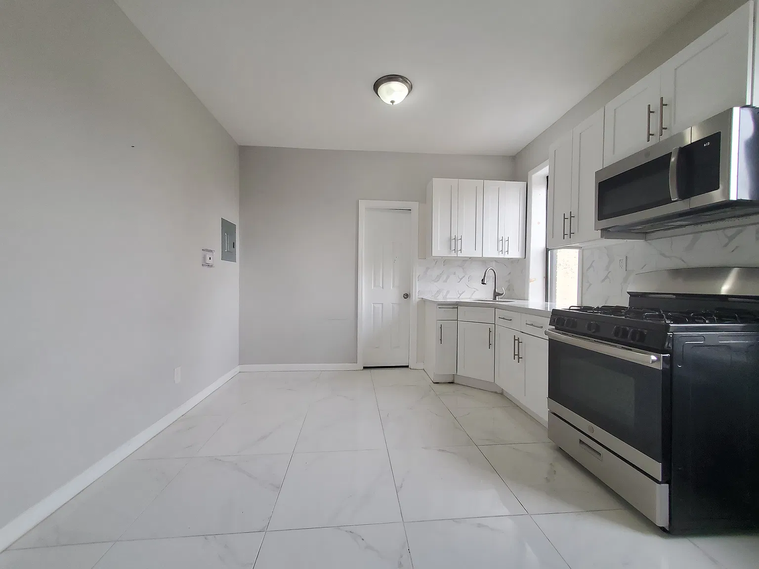 1 bed, 650 sqft, $1,900 — Photo 2