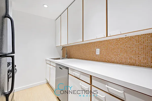 Rented by City Connections Realty | media 9