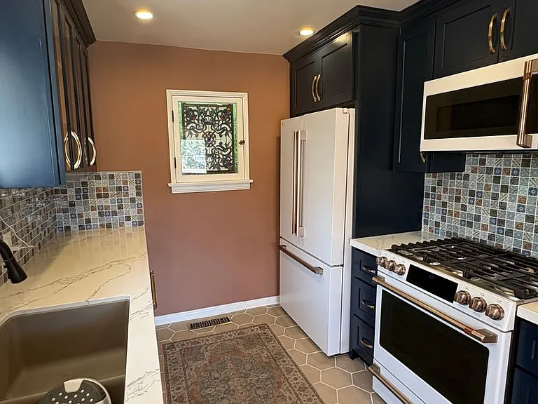 7036 Highcliff Trl — Photo 18