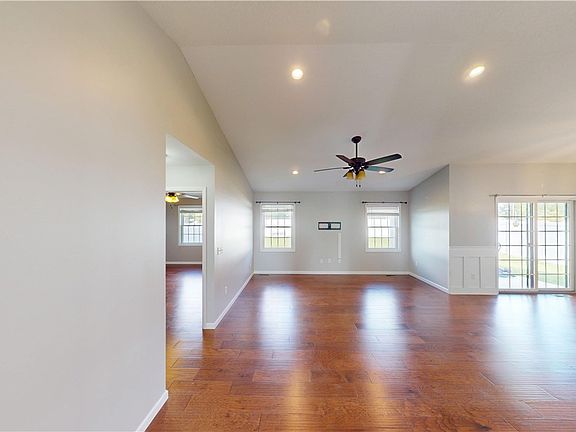 3rd image of 145 Lea Ln