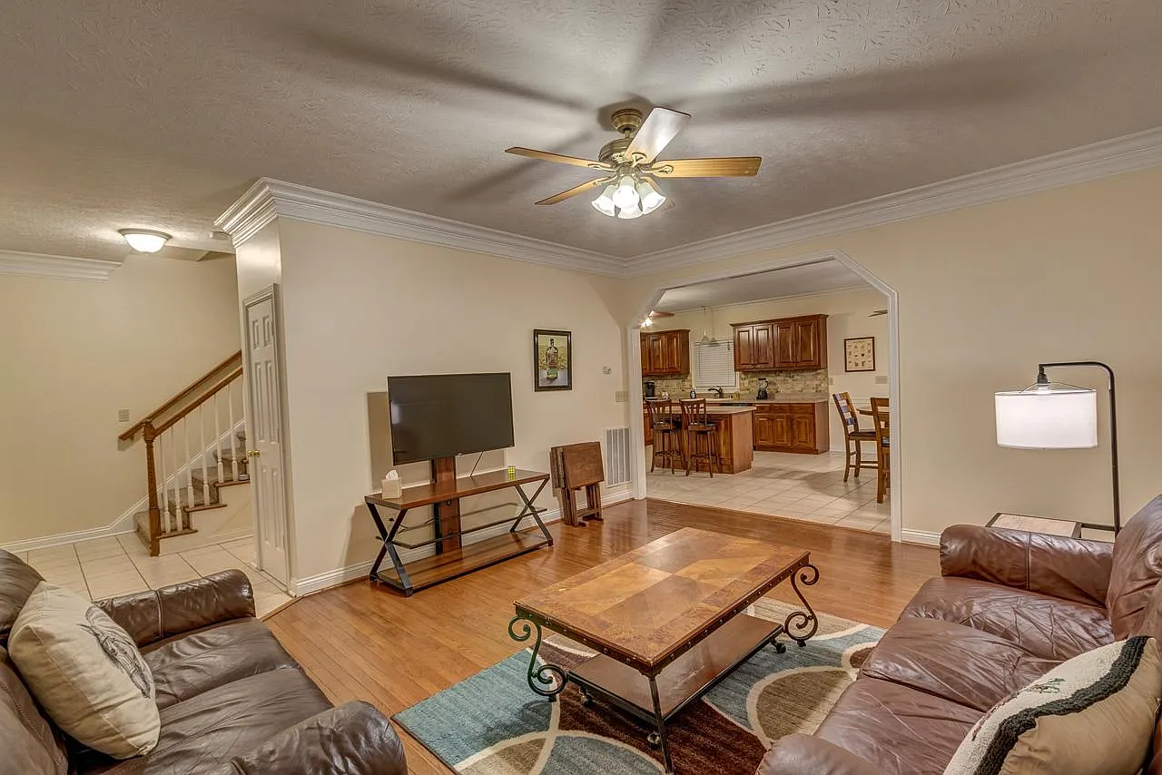 2 bed, 2000 sqft, $2,450 — Photo 4