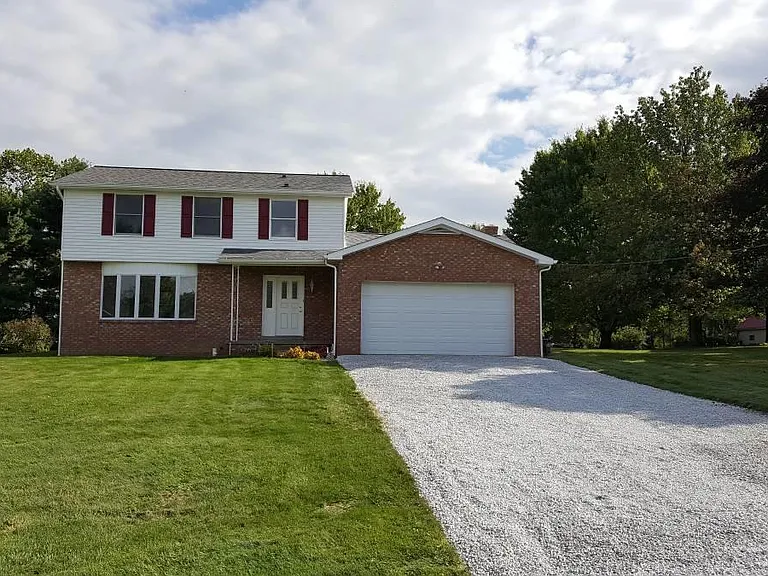 123 Brennburn Ln — Photo 3