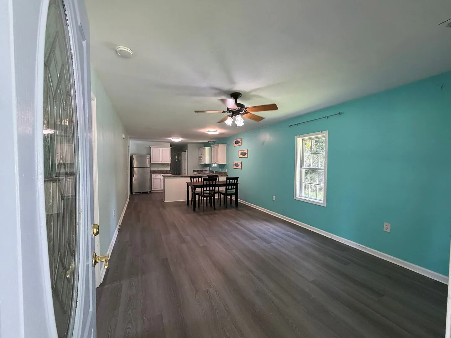 Charming 3 bed, 2 bath home in a great Murrayville location! — Photo 3