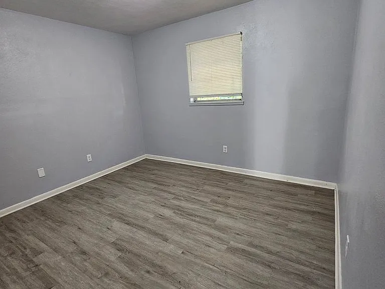 1811 Hall St — Photo 6