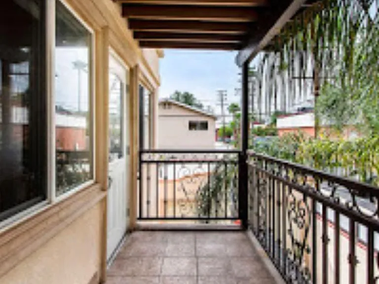 1065 Allen Ave — Photo 11