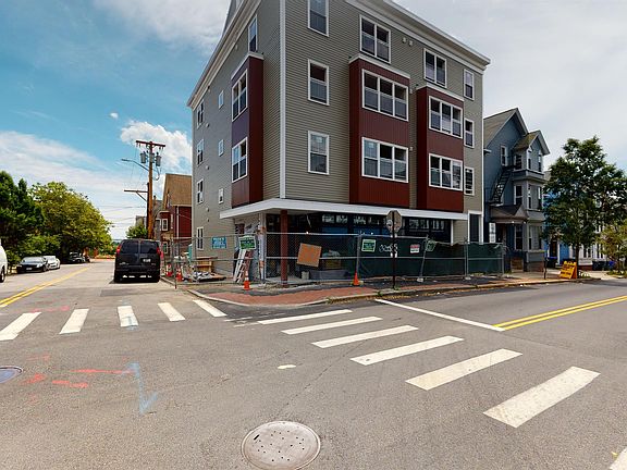 2nd image of 387 Wickenden St #9