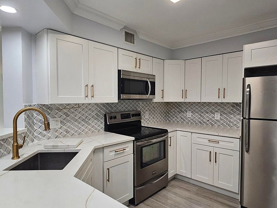 1st image of 400 Scotia Dr
