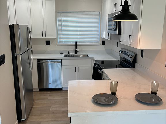 4th image of 100 Oak Rim Way APT 18