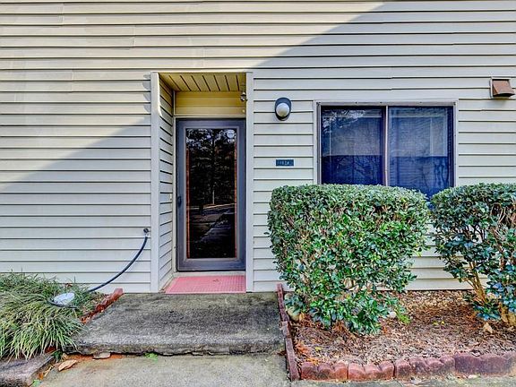 3rd image of 1076 Country Ct
