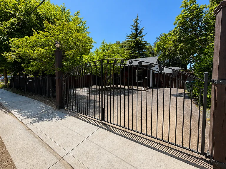 2245 Ceanothus Ave — Photo 20