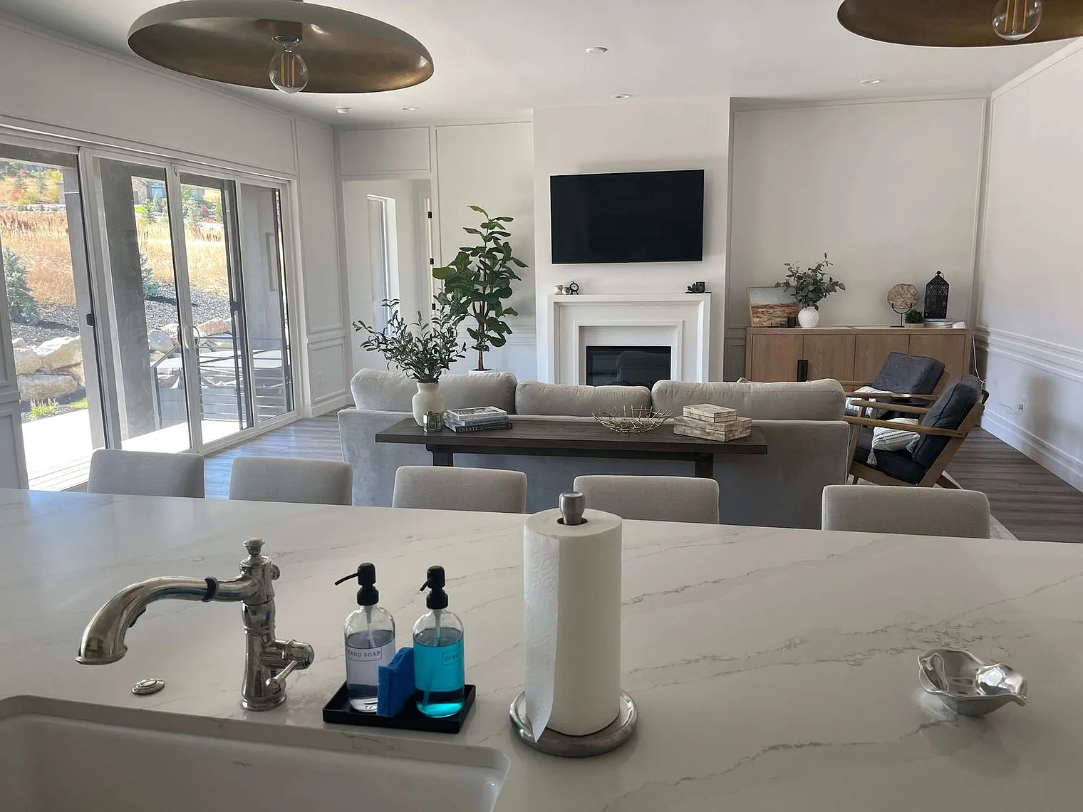 7 bed, 7.0 bath, 6490 sqft, $18,225 — Photo 2